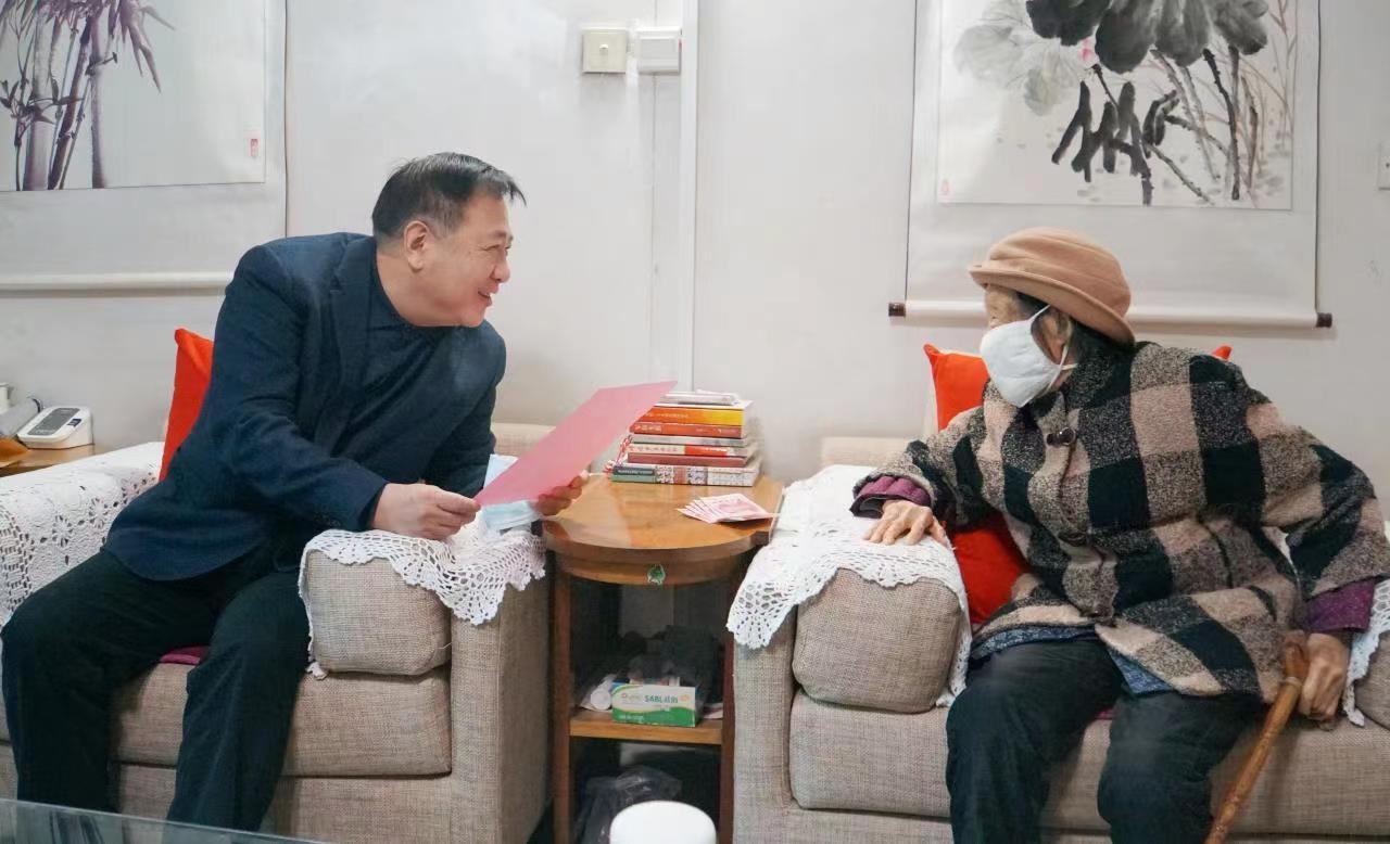 情系老干部 慰问暖人心 ——qy千亿体育·（中国）官方网站开展春节前走访慰问