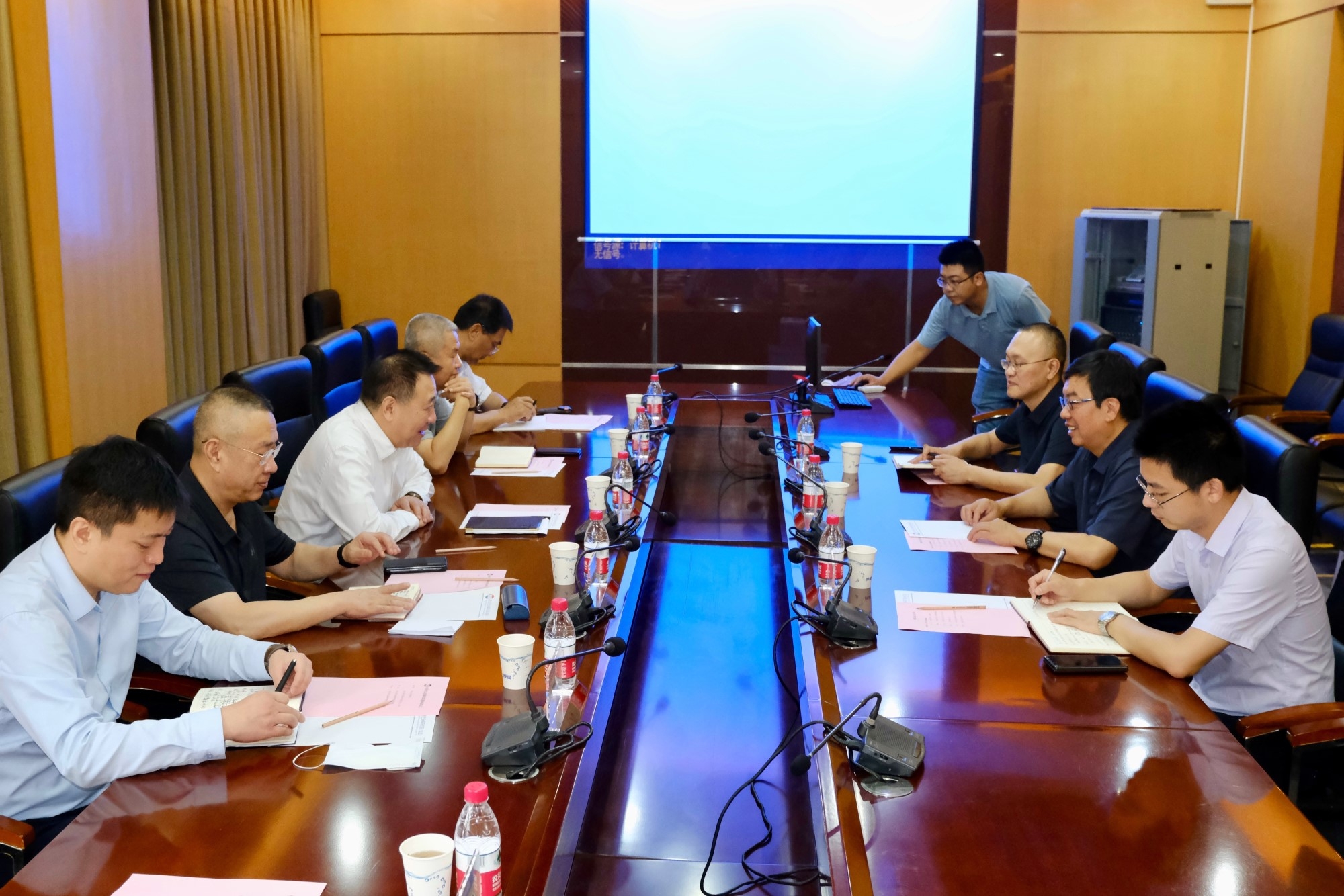 qy千亿体育·（中国）官方网站党委书记、董事长金辉拜访西北有色金属研究院